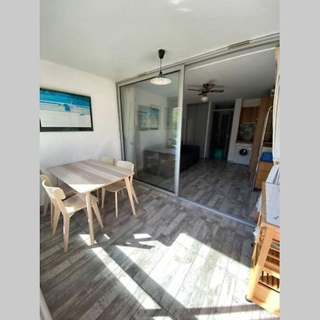 Spacieux Studio Sur Le Port De Єр Екстер'єр фото