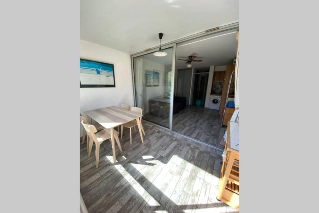 Spacieux Studio Sur Le Port De Єр Екстер'єр фото